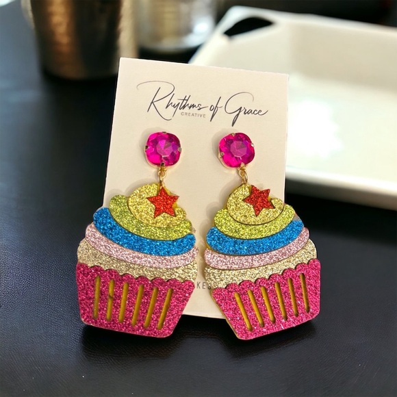 Whimsical Cupcake Dangle Earrings - Sweet Treats for Your Ears! 🧁 NWT Birthday - Picture 7 of 7